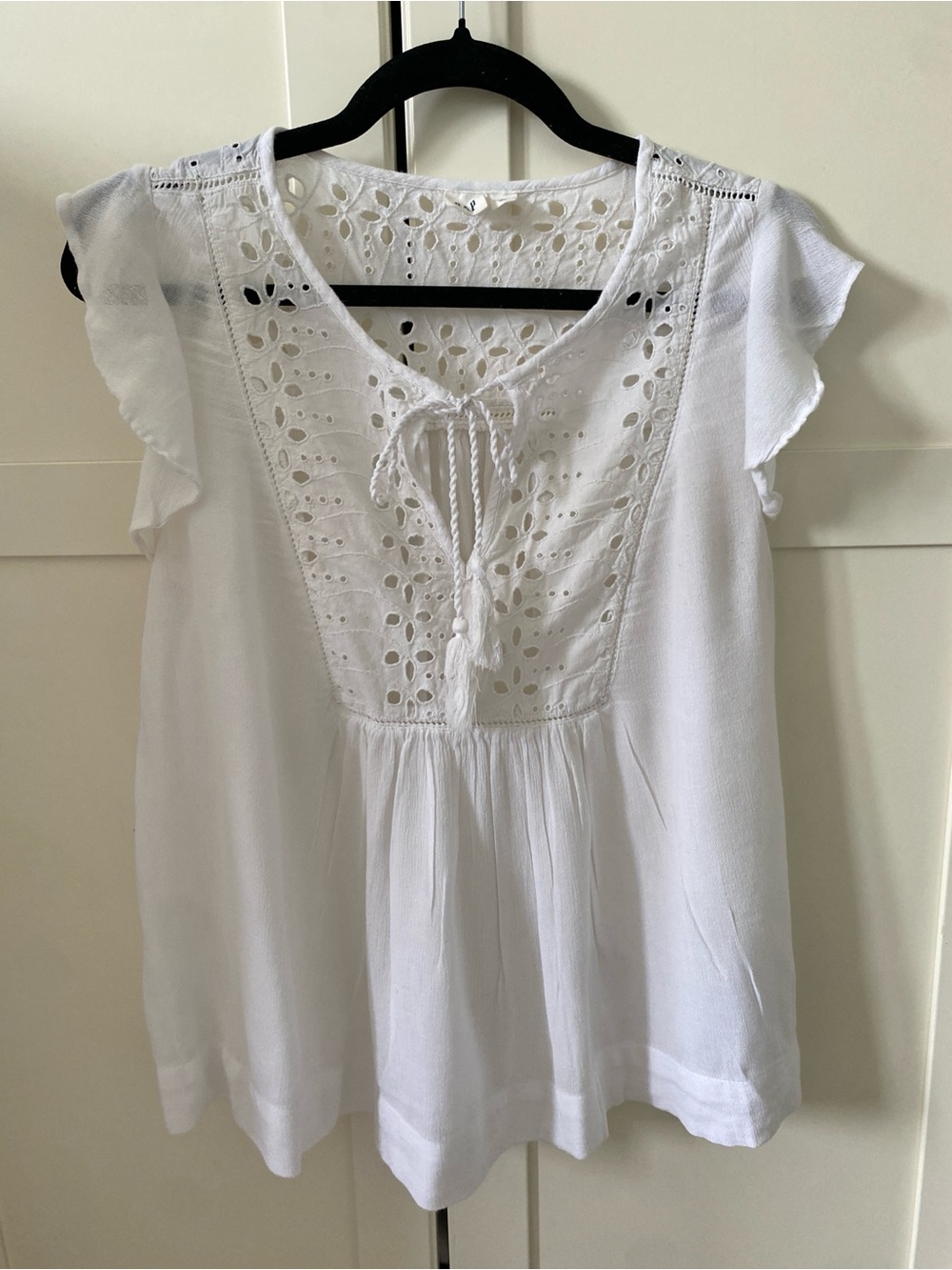 GAP White Crochet Yoke Flutter Sleeve Top | Boho Cottagecore Romantic Size S